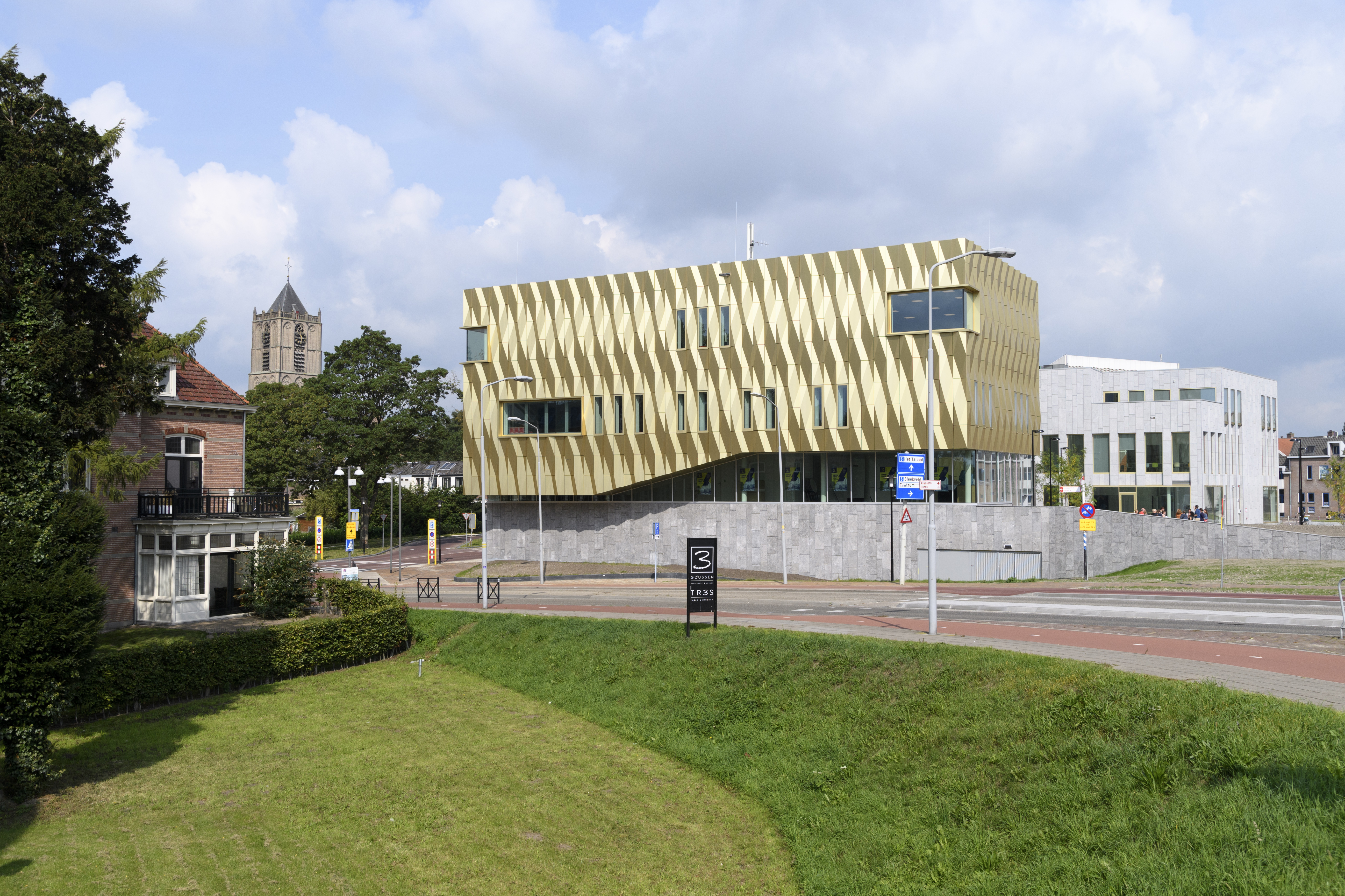 Zinder Westluidense Poort Tiel 0445.jpg