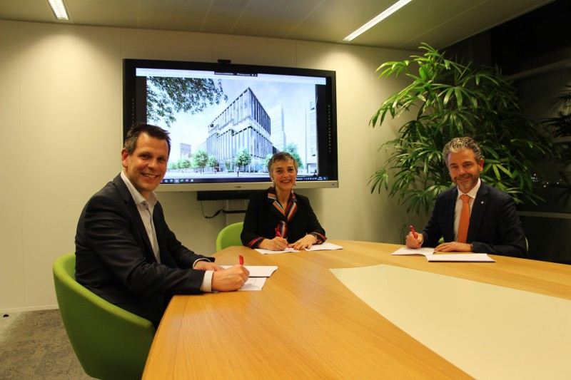 20211209 ondertekening iholland bartvaneijk miekevandenberg ruudvanzijl.jpg